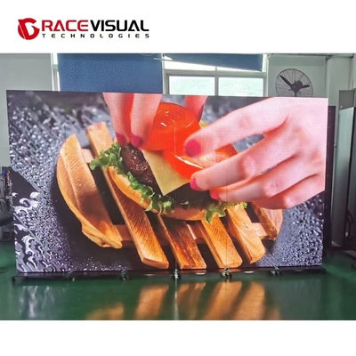 3840hz Yüksek tazeleme hızı Işık Ağırlığı İç mekan Tam Renkli LED Poster Ekran 48kg/parça Tekerlek Totem ile