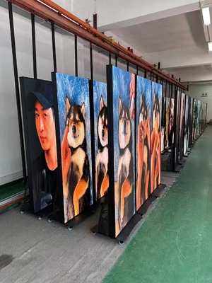 Panel Boyutu 640x1920x35mm Dijital LED Poster P1.86mm ve P2.5mm 600nits parlaklıkla