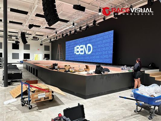 500x500mm Panel CCC/CE Sertifikalı LED Video Duvarı 28W 160° Görme açısı Özel Yapılandırmalar Otomatik Kilitleme Sistemi