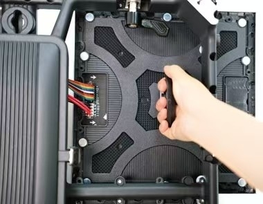 Kolay Onarım Modülleri ve hassas Montaj İç Reklam LED Ekran Etkileyici Görüntülerle Istikrarlı Performans